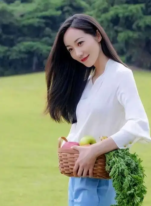 韩雪和富商万山约会照被曝光!两人年龄相差18岁但感情稳定