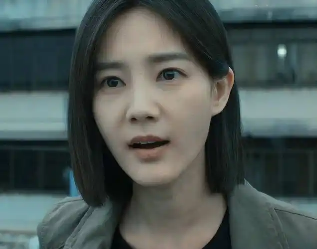 马伊琍以素颜出镜,展现了她作为演员的自信与实力.