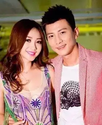 大左和柳岩是搭档,也是竞争对手,但私下也是柳岩的男闺蜜.