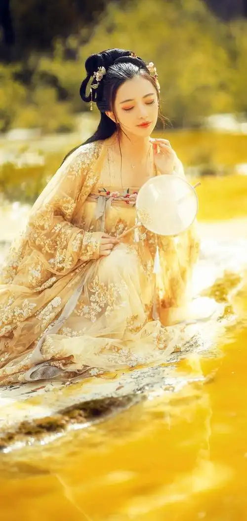 穿汉服如何不踩裙子(女生穿汉服的难言之痛)(2)