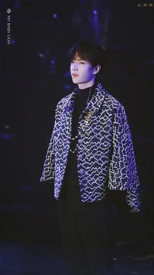 191101 陈情令南京演唱会 @uniq-王一博 cr:logo