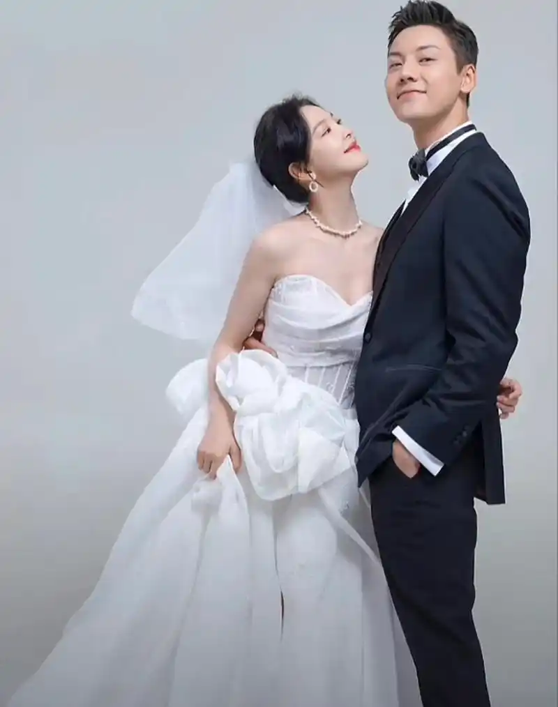 陈伟霆和章若楠结婚照 #向生活小美好出发