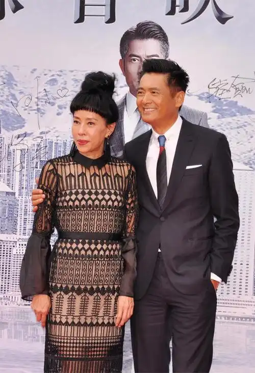 周润发妻子太高调扎道姑头穿透视裙真抢镜可惜气质不过关