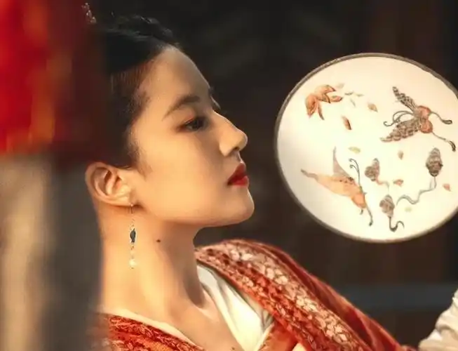 10位惊艳时光的"古装美人",颜值巅峰时都是一眼万年,难以忘怀_腾讯