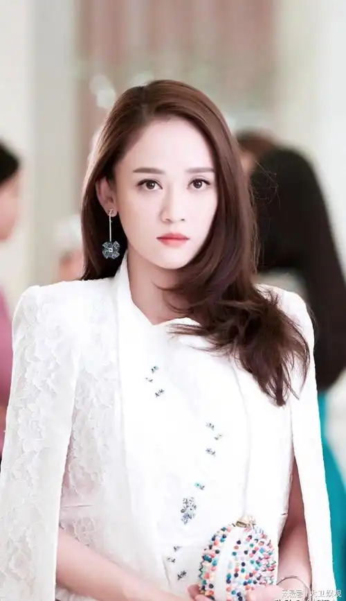 总之,陈乔恩获得金扫帚影后的事件虽然引发了一些争议和讨论,但也让