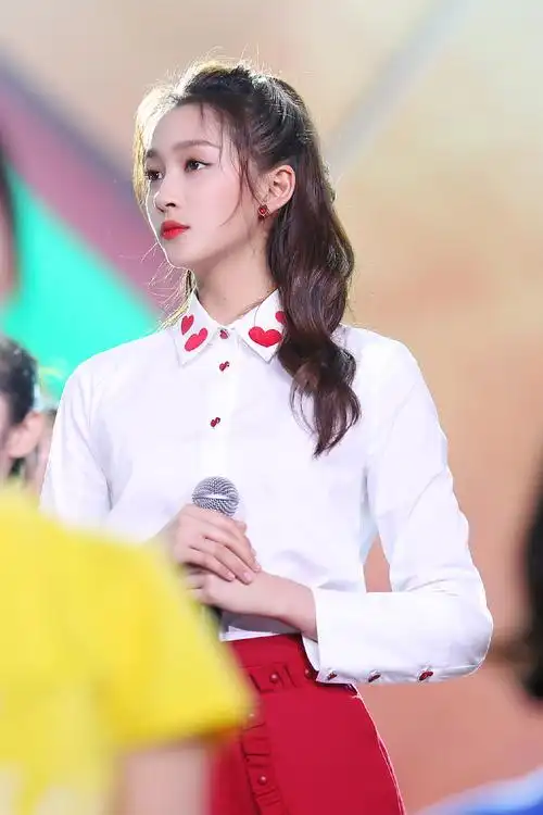 关晓彤图片 关晓彤性感小红裙活动照图片