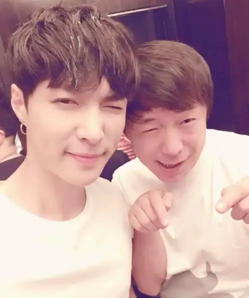 张艺兴与极限男人帮合照 满屏都是小鲜肉!