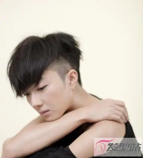 女生帅气两边剃发型吸睛显个性轻松掰弯你