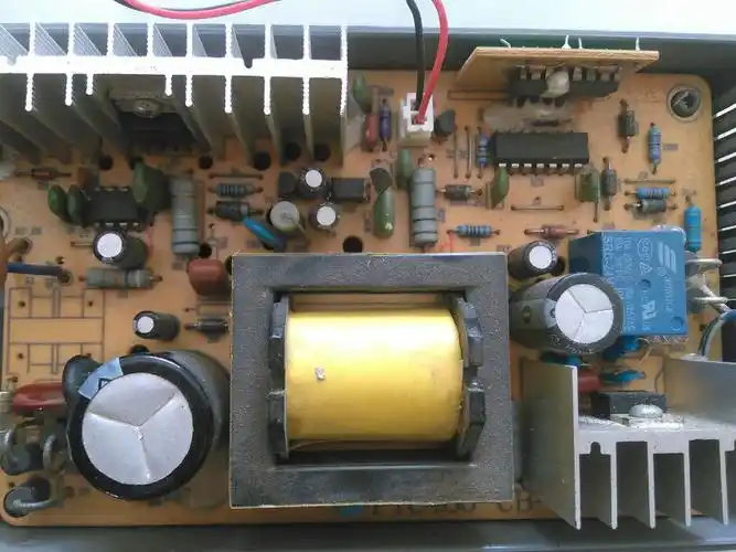 求救,电瓶车充电器的保险丝在哪?