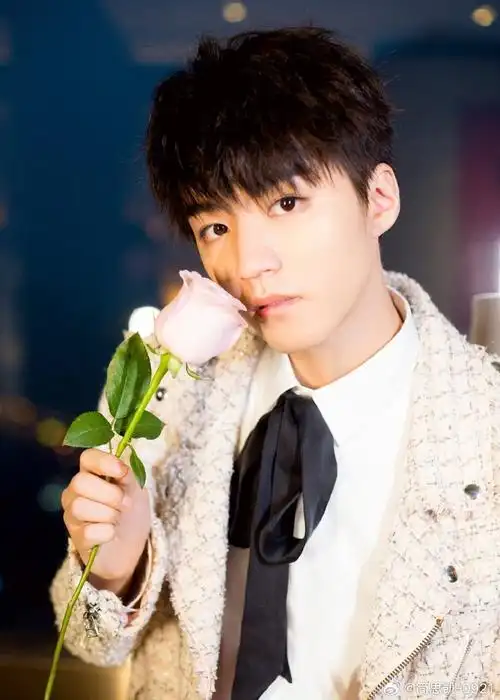 开门见山,王俊凯蓝海为你