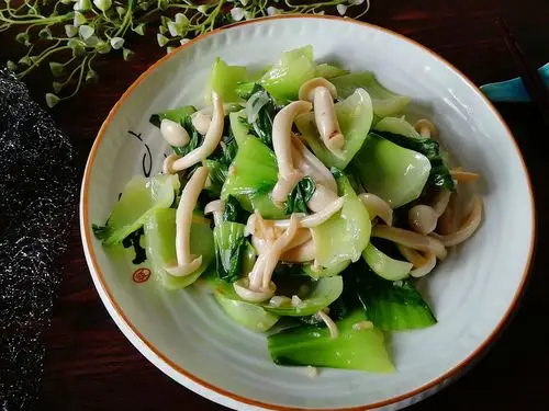 春季家常素菜小炒这两种食材搭配一起炒清淡可口营养健康
