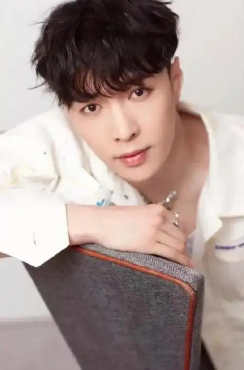 张艺兴个人资料(张艺兴个人资料档案)-图1