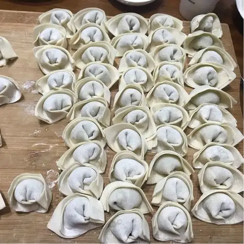 六宝宝的娘亲做的上海大馄饨包法