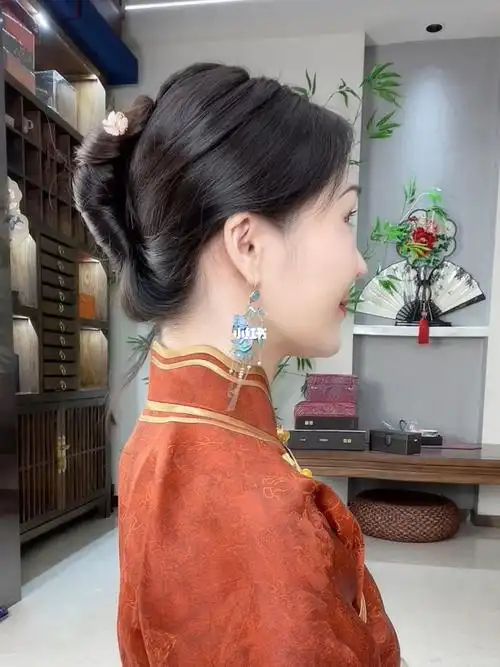 30秒学会一个旗袍盘发后脑勺特别饱满版