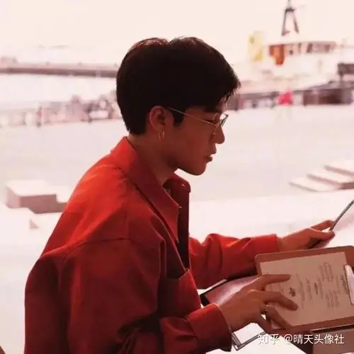 复古港风男生头像,听闻远方有你,动身跋涉千里