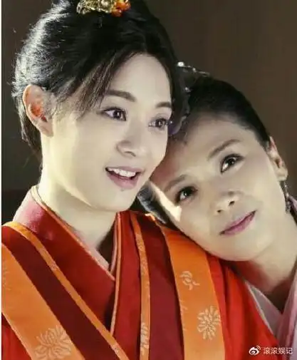 刘涛孙俪同框照十年前孙俪当背景十年后化茧成蝶成荧屏女王