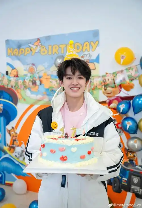 张极[超话]#哇唔～祝福@tf家族-张极小朋友17岁生日快乐969894