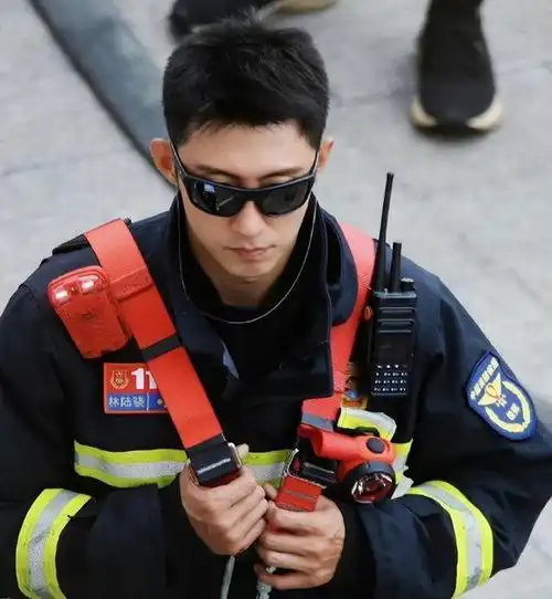 黄景瑜:在娱乐圈"服兵役"的男人,穿上军装到底有多帅?