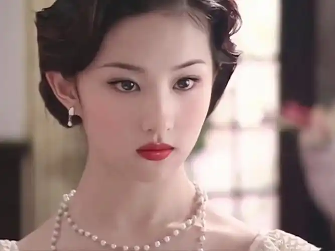 刘亦菲拍这部剧的时候才14岁,这也太好看了,倾国倾城,傲娇的小公主