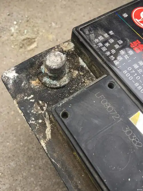 > 三少7年多的电瓶终于熬不过这个冬天,挂了!