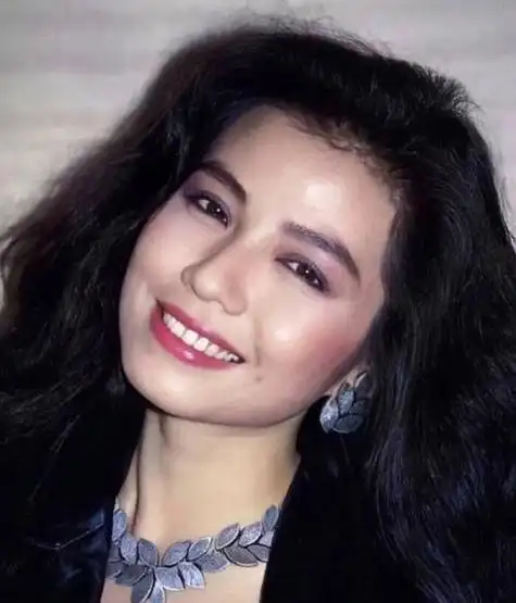 简直就是画龙点睛,微笑起来格外的迷人,10位最美梨涡女明星,你觉得谁