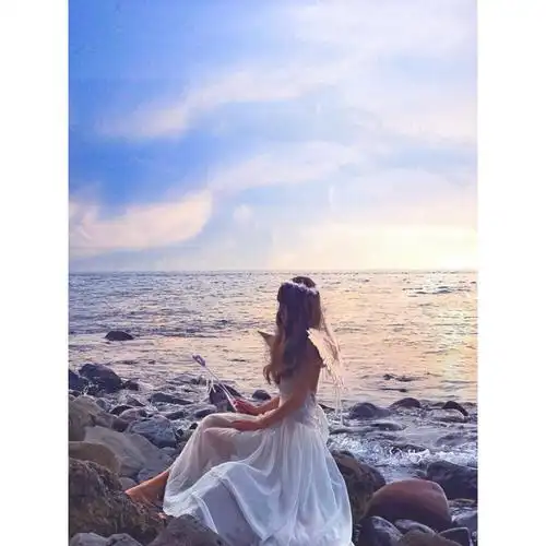 洝大人72女头白边自制头像