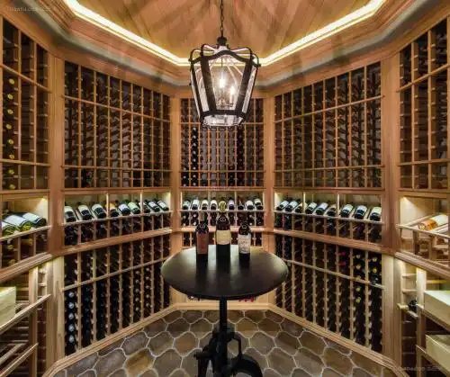 别墅地下室酒窖