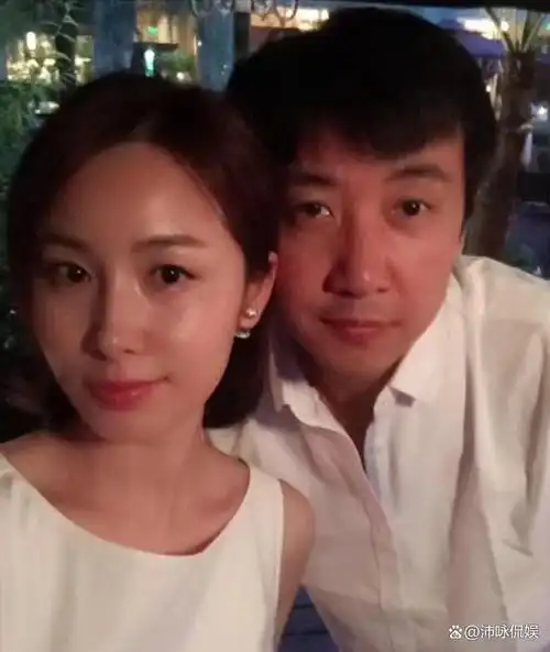 岁便在文工团做舞蹈演员,三年后考入中戏表演系,和张翰,张俪等人同级