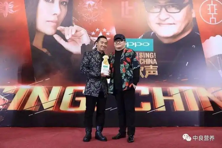 夺得了第二季《中国新歌声》的年度总冠军,刘欢成为本季"新歌声"冠军