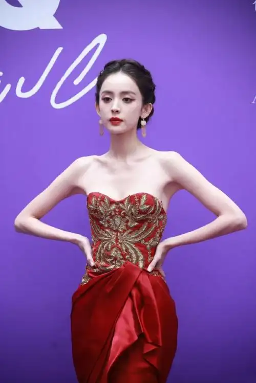 娜扎依然是美神#古力娜扎#瘦的手上青筋凸现#古力娜扎生图#无锡