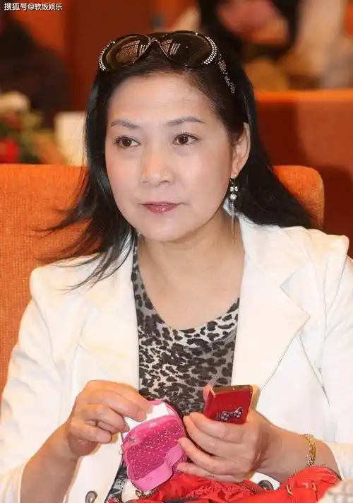 沈丹萍的代表作品有很多,包括《夜上海》等等,在圈内颇有知名度.