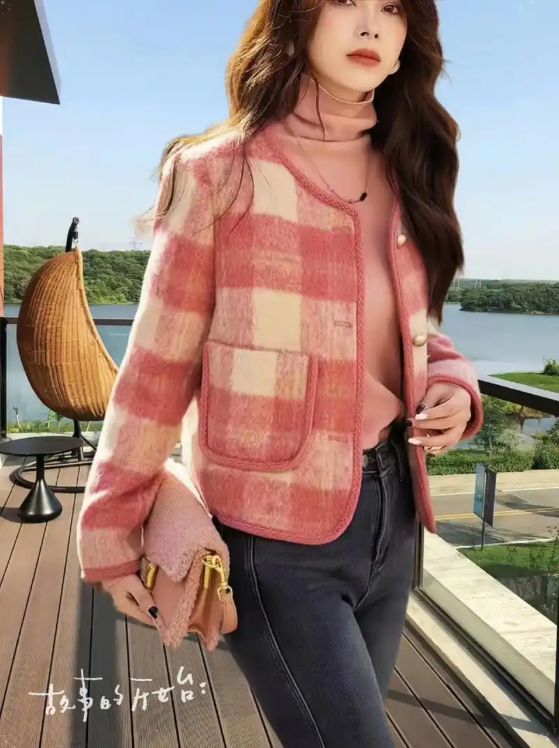新款粉色千鸟格呢子外套来啦!粉粉嫩 - 抖音