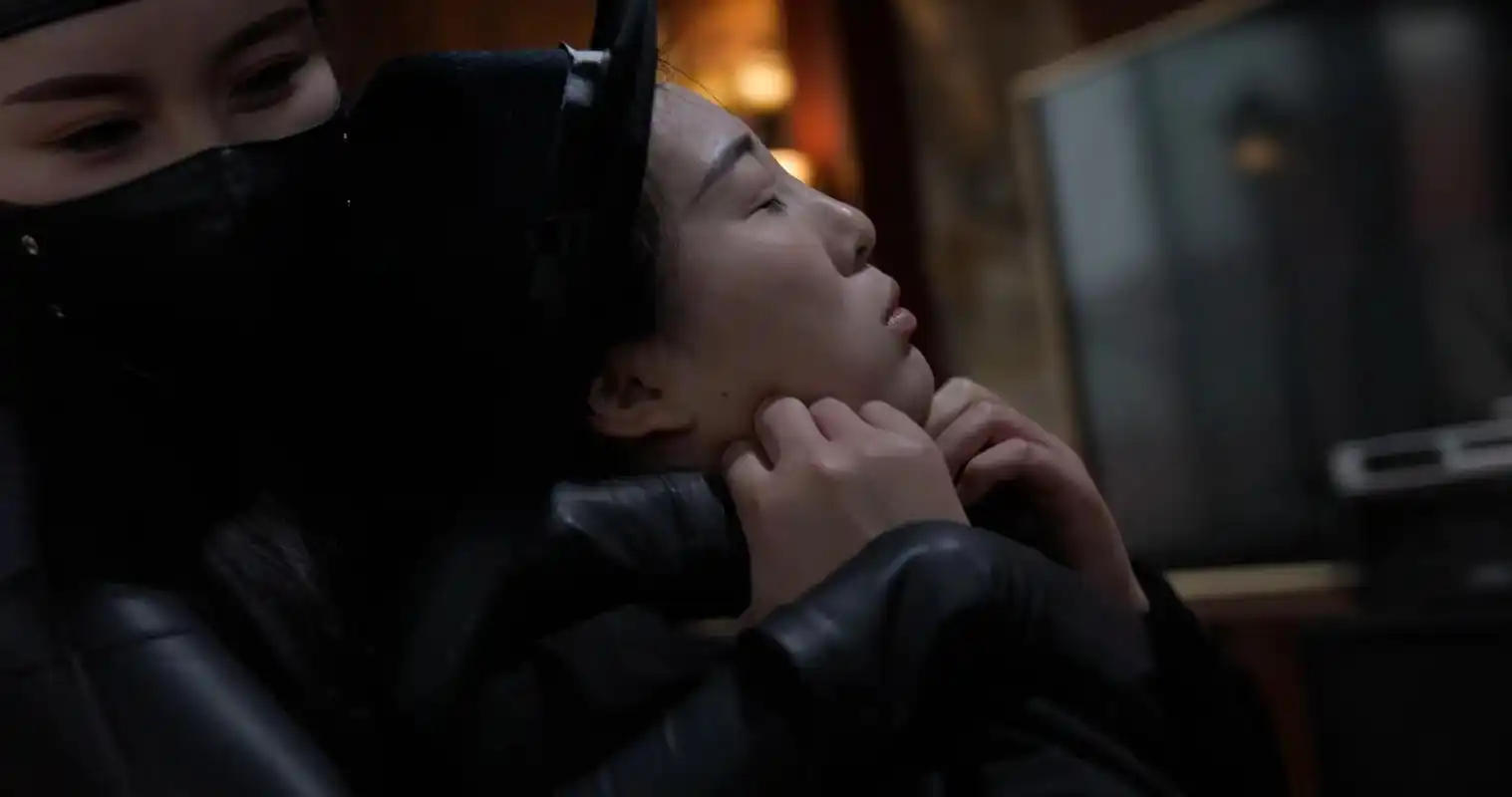 中高艺火凤凰天花板大美女又来了#过膝长靴 #女杀手 #女特工 - 抖音