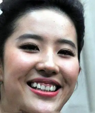 看了刘亦菲的丑照,再也没法叫她神仙姐姐了