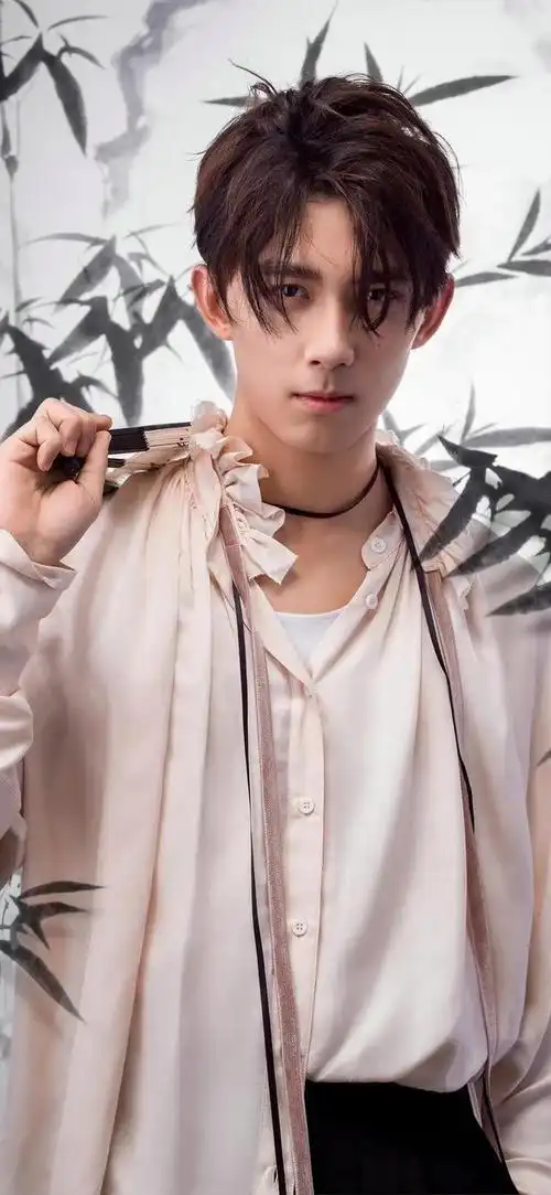 吴磊高清手机壁纸腹肌,帅哥明星壁纸吴磊