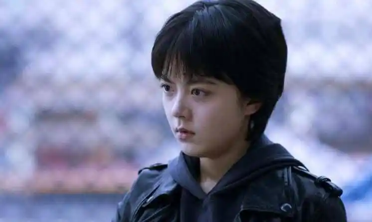 《在一起》之《同行》疫题材电视剧,中饰演医护工作者荣意.