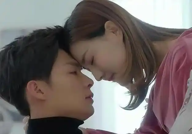 疑似曝光徐璐新恋情和小五岁的吴崇轩一起逛街两人以前合作过