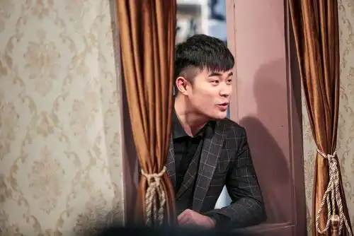 据悉,由他主演的电影《爱情公寓》将于8月10日上映,期待陈赫带