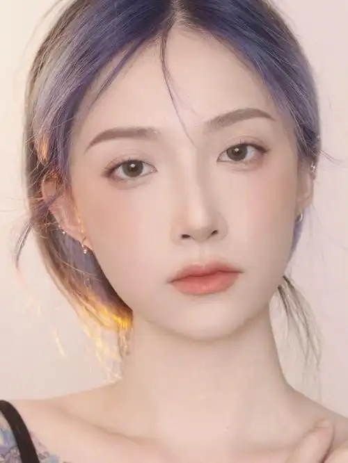 清冷系淡妆纵向化妆太显脸小了