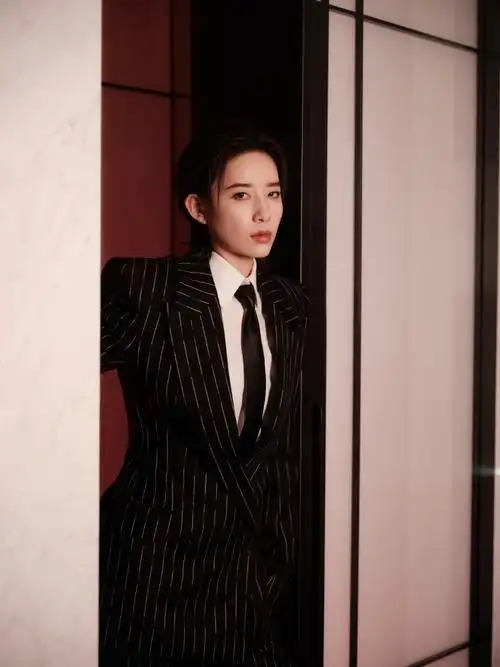 李斯丹妮日常彩蛋掉落#@李斯丹妮今日instyle全球灵感论坛造型,帅