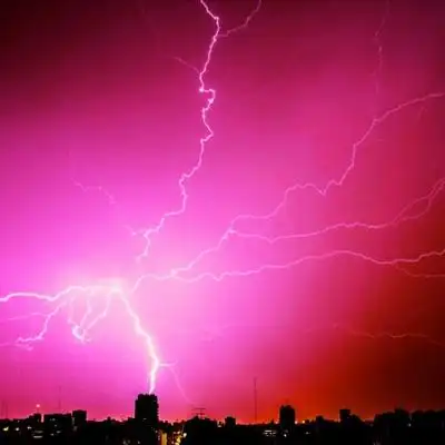 闪电炫酷头像震撼人心的雷霆闪电