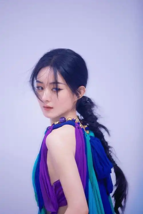 赵丽颖工作室发布时尚芭莎五月刊封面花絮清柔婉转灿若春花