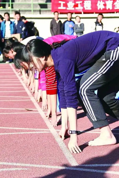 2012级新生赤足运动会精彩纷呈