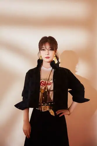 由内而外的散发出自我的魅力,看到此时此刻的赵薇,小可爱们是不是有