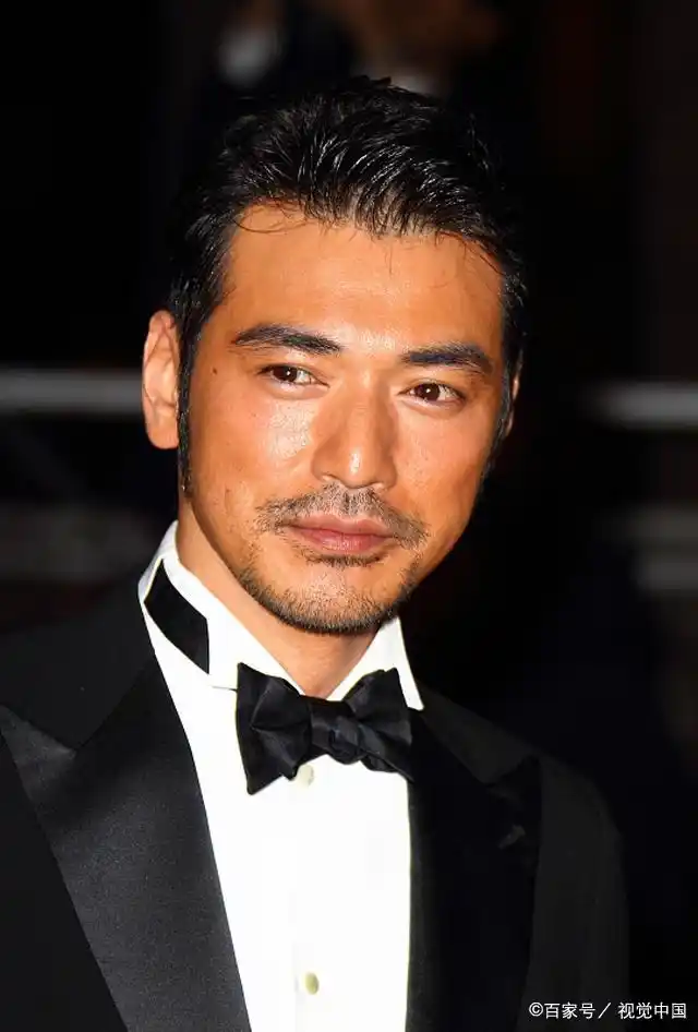 特别是留胡子的金城武,有了自己对生活的认知.