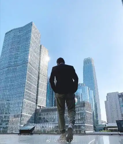 赖冠霖背影合集 连背影都在撩人