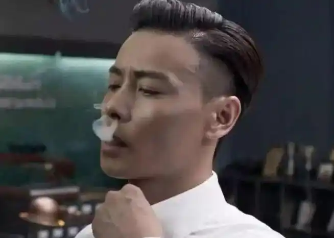 明星的抽烟镜头,五花八门的姿势,王宝强最具灵魂_张晋