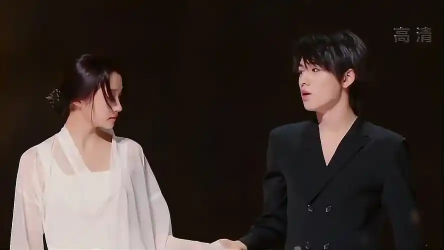 关晓彤宋亚轩合作神话晓彤一袭白裙太仙了丨王牌对王牌