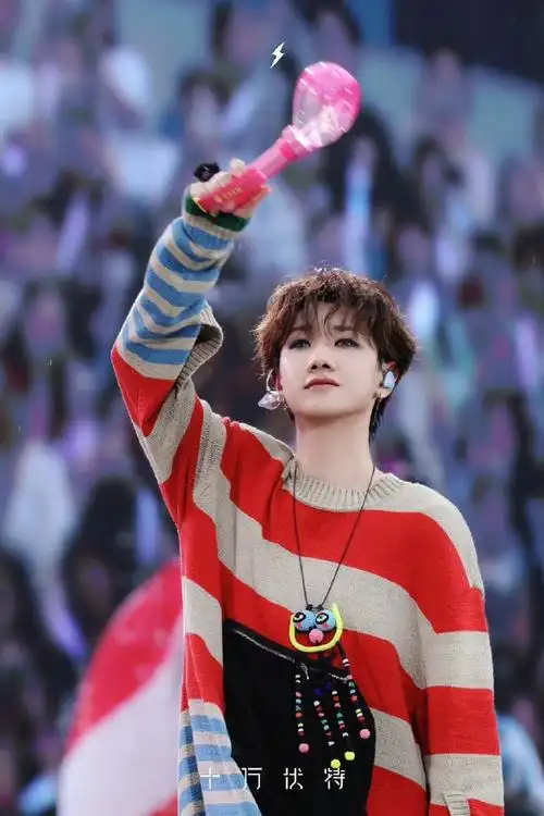 汪苏泷多巴胺毛衣