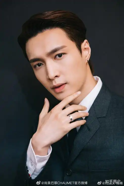 能发出你们手机里最好看的张艺兴的照片吗